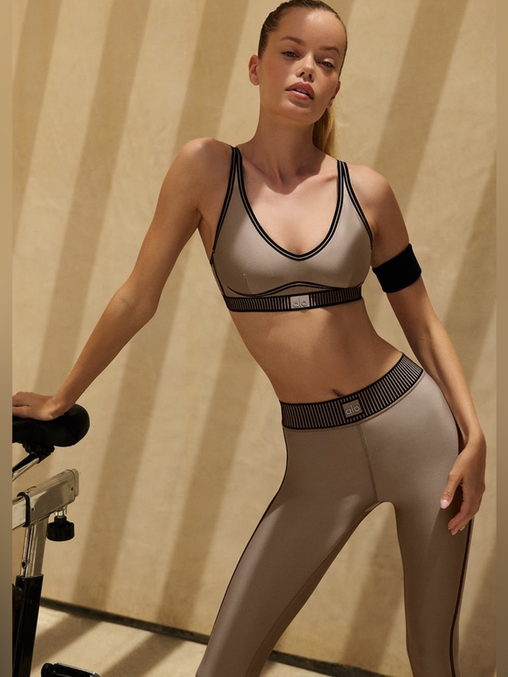 ALO Women’s S Airlift High-Waist 7/8 Legging Airlift Line Up Bra Matching Set